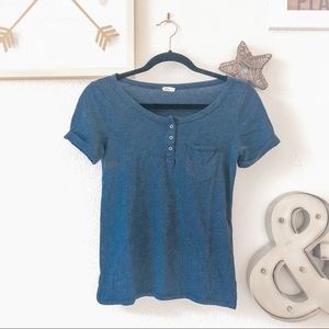 🍇2/$30 HOLLISTER round neck button pocket tee